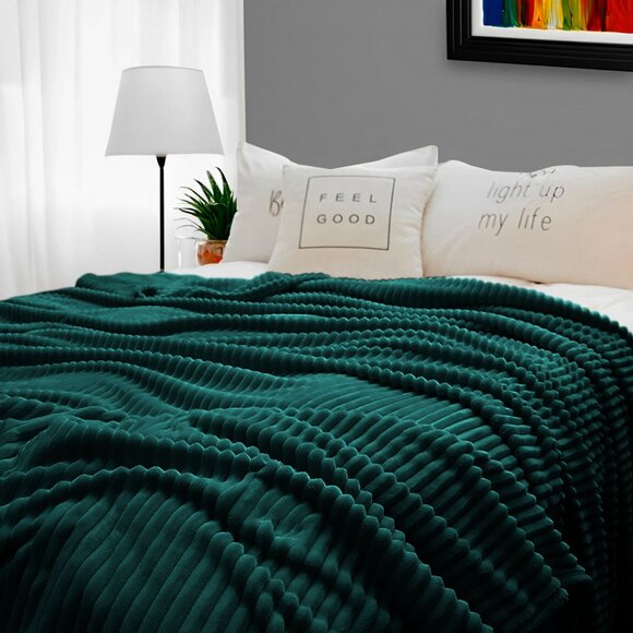 SOGA Dark Green Throw Blanket – Soft Cozy Warm Blanket for Bed, Sofa & Couch - Picture 6 of 13